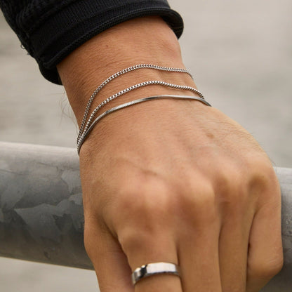 Minimalistisches Armband mit quadratischen Gliedern
