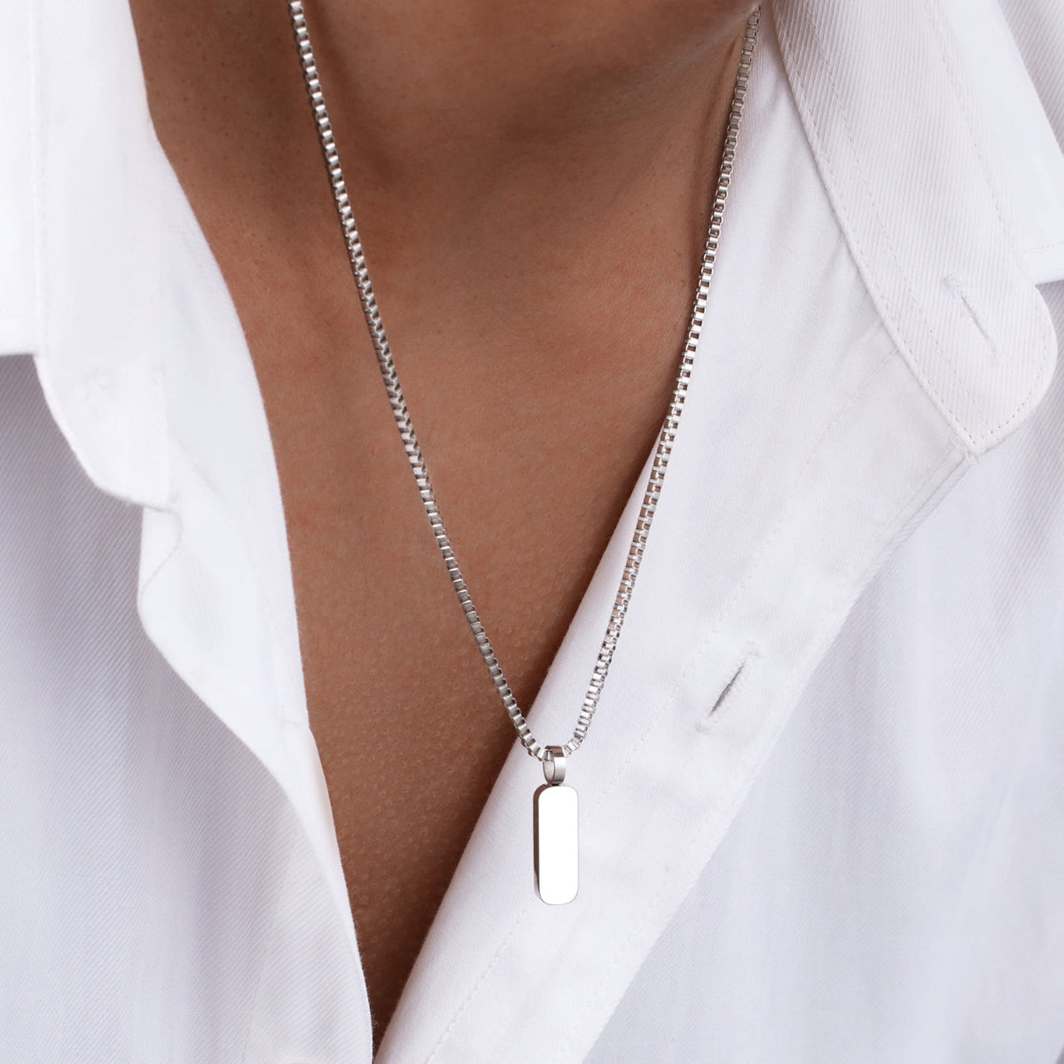 Minimalistischer Anhänger mit Kasten-Kette