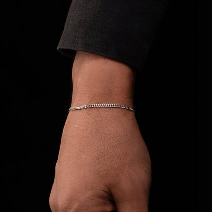 Minimalistisches Armband mit quadratischen Gliedern