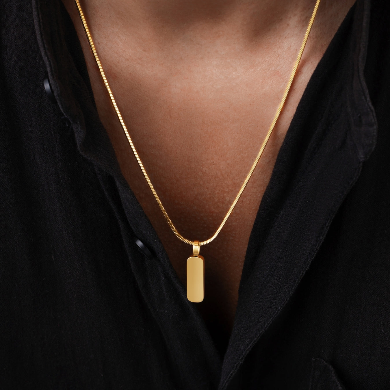 Minimalistischer Anhänger mit Quadratkette