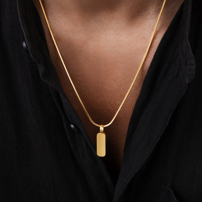 Minimalistischer Anhänger mit Quadratkette