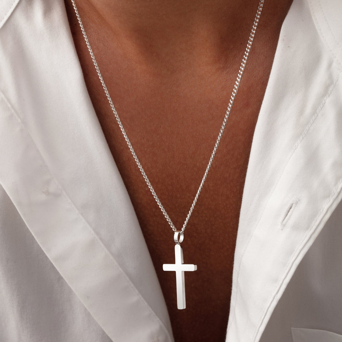 Klassische Kette mit Kreuz und Panzerkette