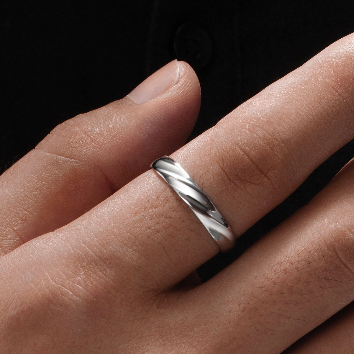 Gedrehter Ring in Einheitsgröße