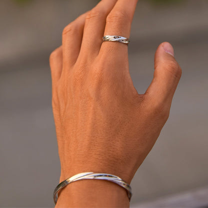 Gedrehter Ring in Einheitsgröße