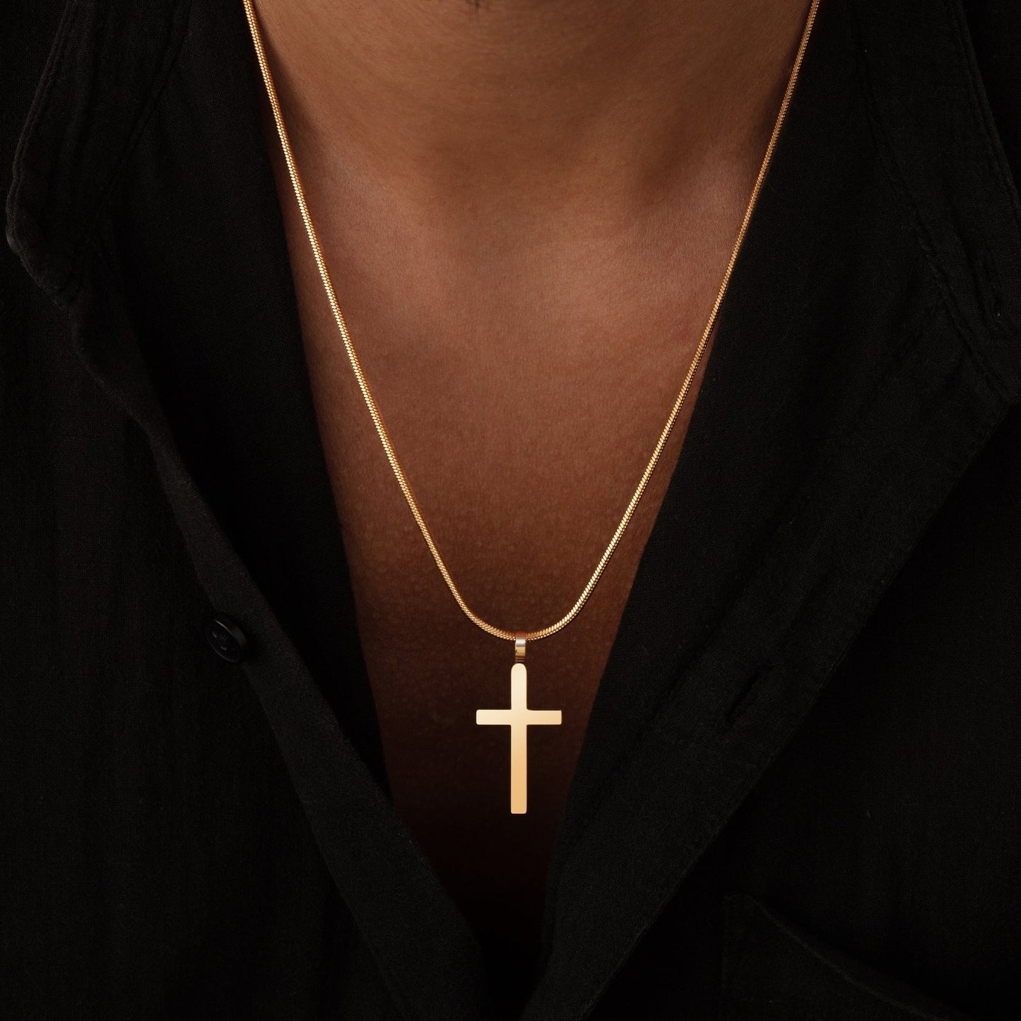 Klassische Kette mit Kreuz und Quadrat