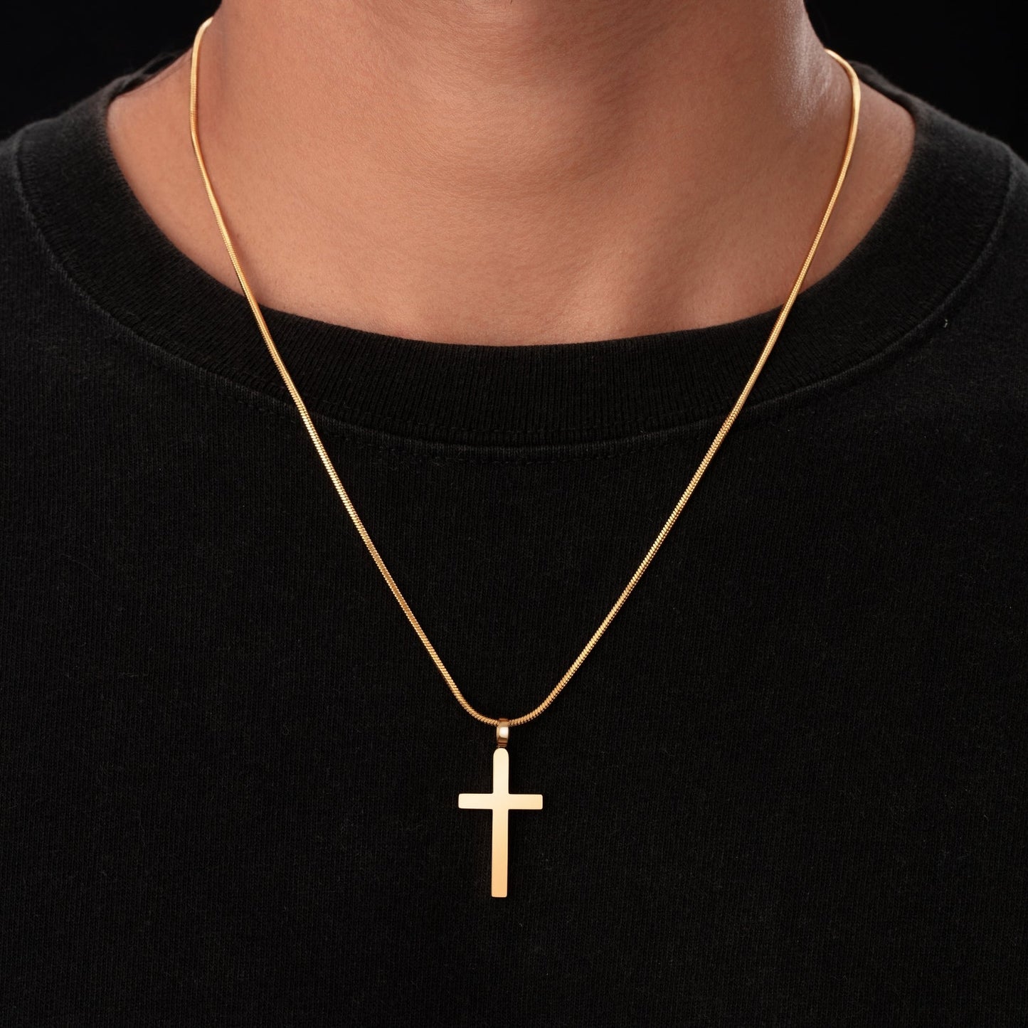 Klassische Kette mit Kreuz und Quadrat