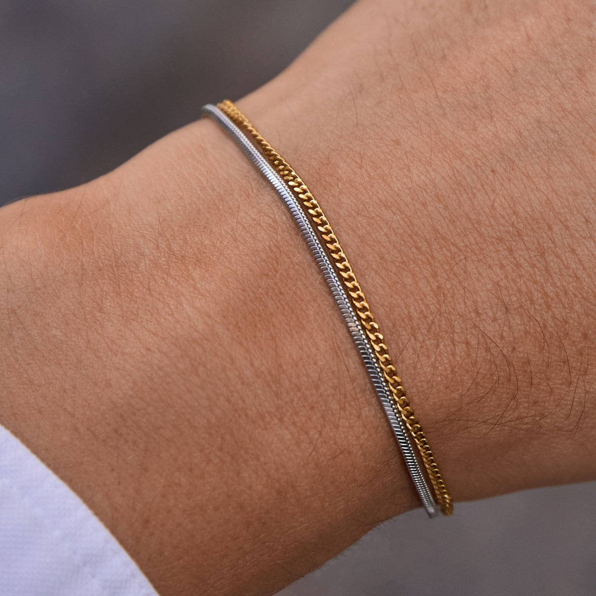 Minimalistisches Armband mit quadratischen Gliedern