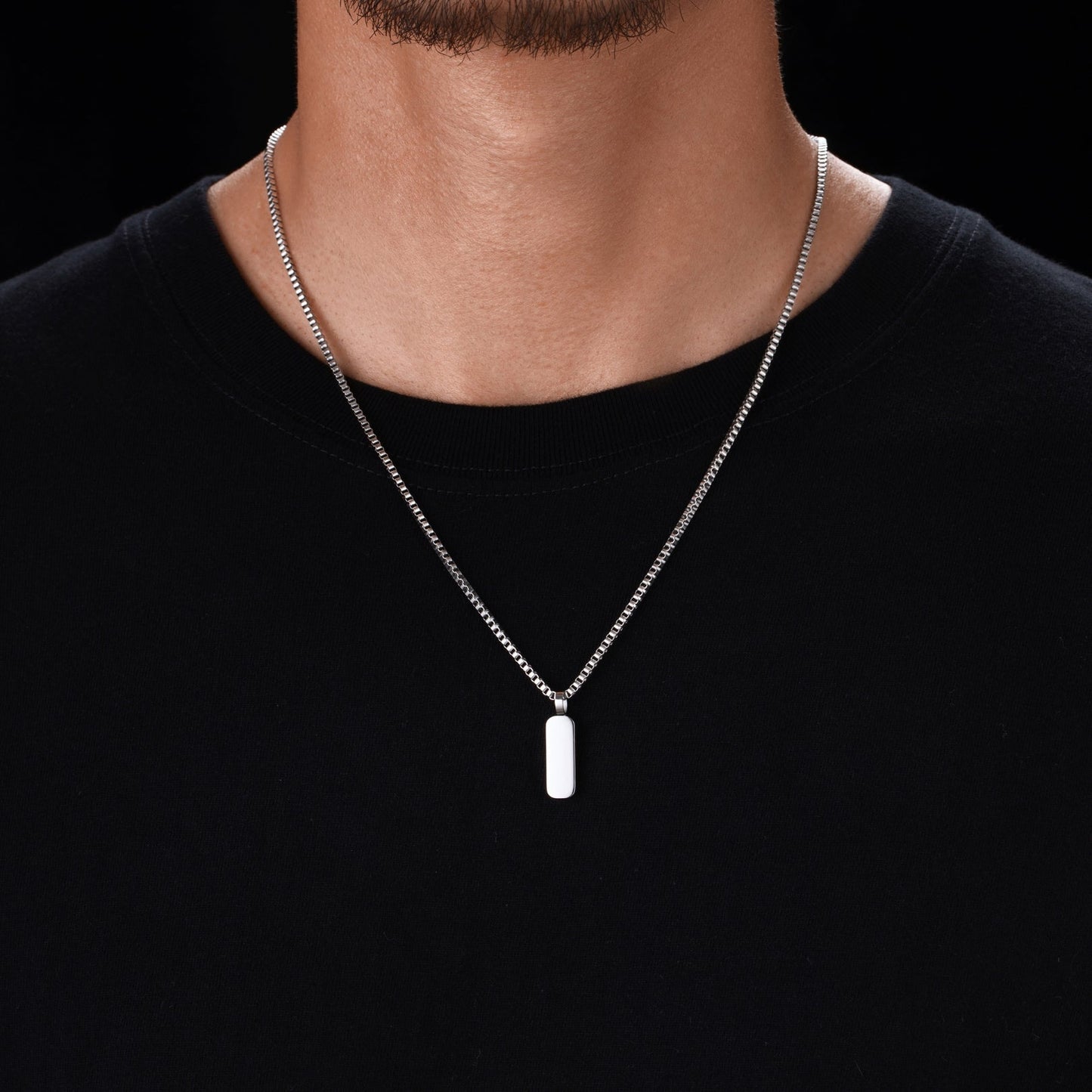 Minimalistischer Anhänger mit Kasten-Kette