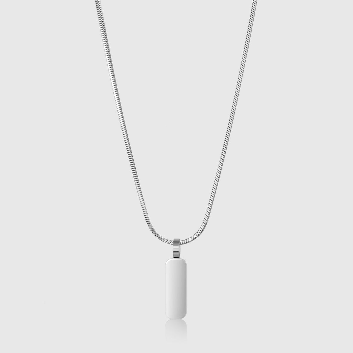 Minimalistischer Anhänger mit Quadratkette